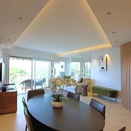 Completely Renovated On Bld Croisette, 3 Parental Bedrooms * Cannes