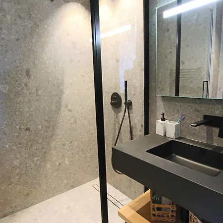 Apartment Completely Renovated On Bld Croisette, 3 Parental Bedrooms *