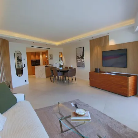 Apartmán Completely Renovated On Bld Croisette, 3 Parental Bedrooms